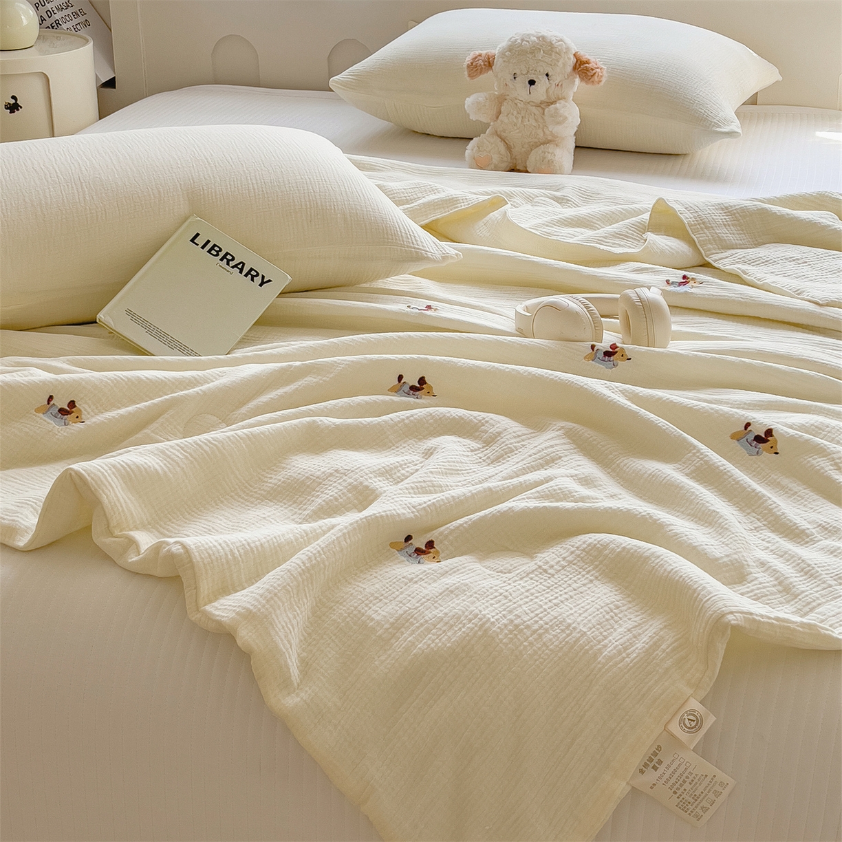 91家纺网 家纺一手货源 找家纺 布凡家居 2026春夏新款全棉刺绣皱皱纱夏被夏凉被空调被 奶芙小腊肠