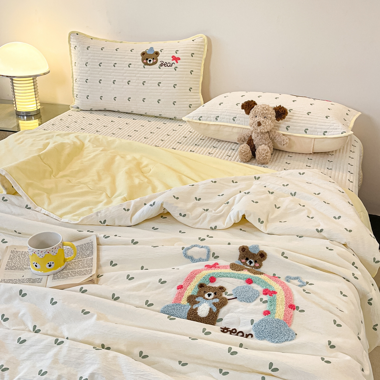 91家纺网 家纺一手货源 找家纺 老帅的工厂店 2026新款云感双层纱毛巾绣夏被夏凉被空调被 小熊彩虹派对