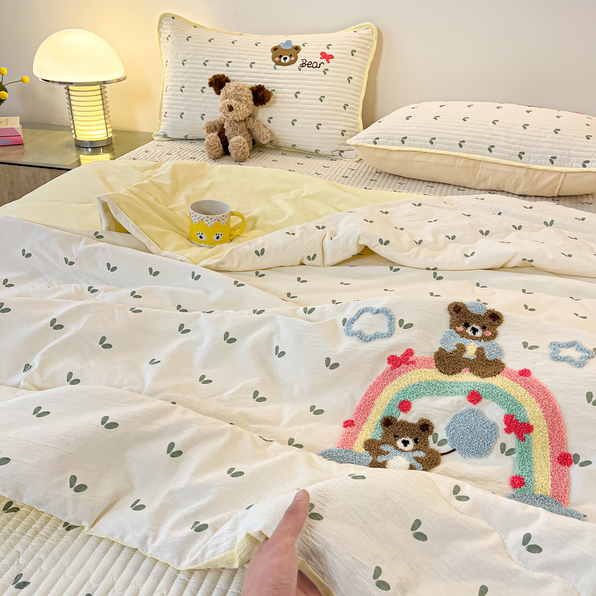 91家纺网 家纺一手货源 找家纺 老帅的工厂店 2026新款云感双层纱毛巾绣夏被夏凉被空调被 小熊彩虹派对