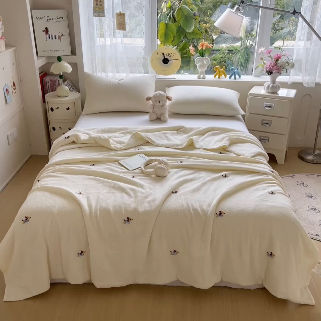 91家纺网 家纺一手货源 找家纺 布凡家居 2026春夏新款全棉刺绣皱皱纱夏被夏凉被空调被 奶芙小腊肠