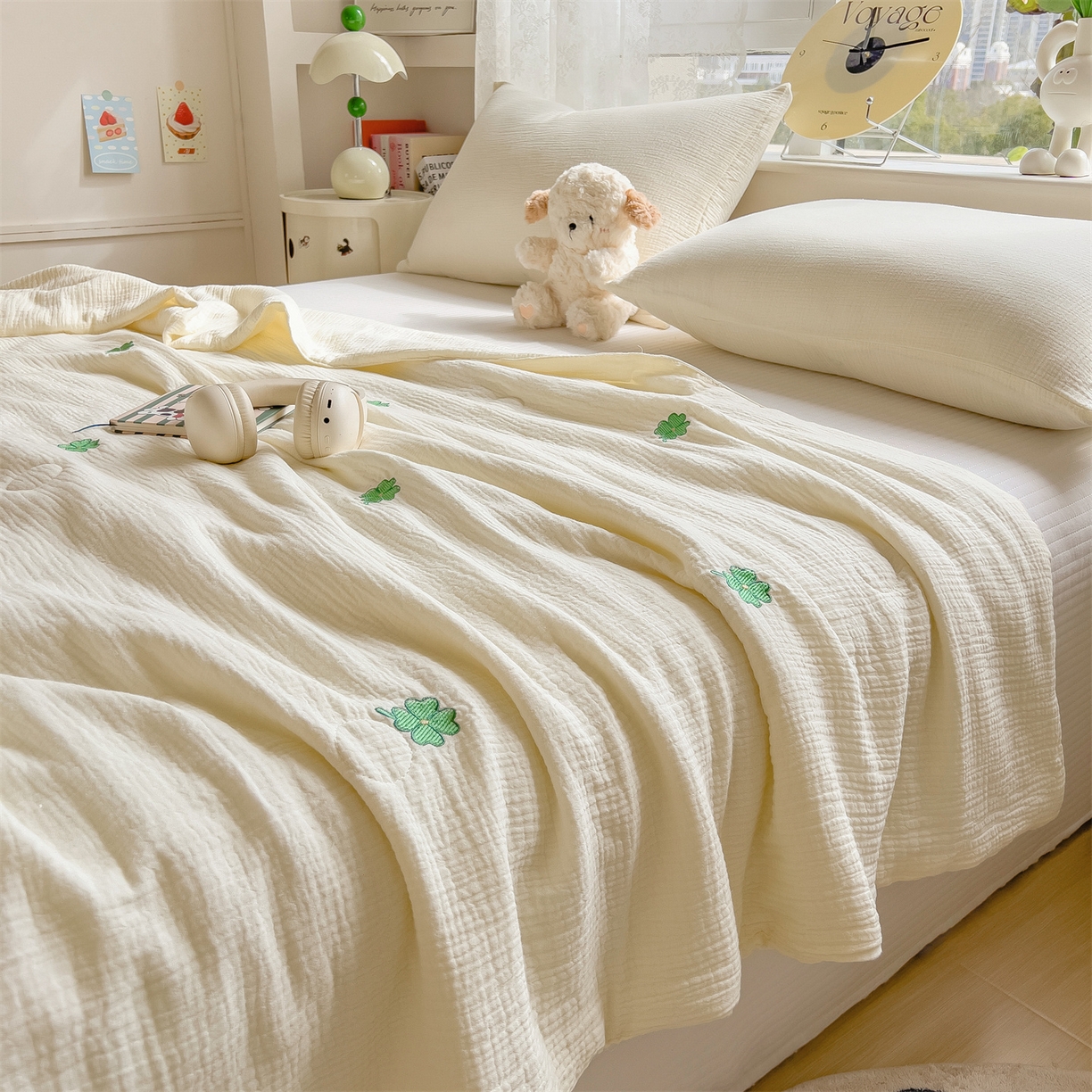 91家纺网 家纺一手货源 找家纺 布凡家居 2026春夏新款全棉刺绣皱皱纱夏被夏凉被空调被 幸运草