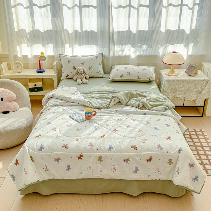 91家纺网 家纺一手货源 找家纺 初念 2026新款云感双层纱抗菌花边夏被夏凉被空调被-系列二（好温柔的夏被~） 晴风-童年木马