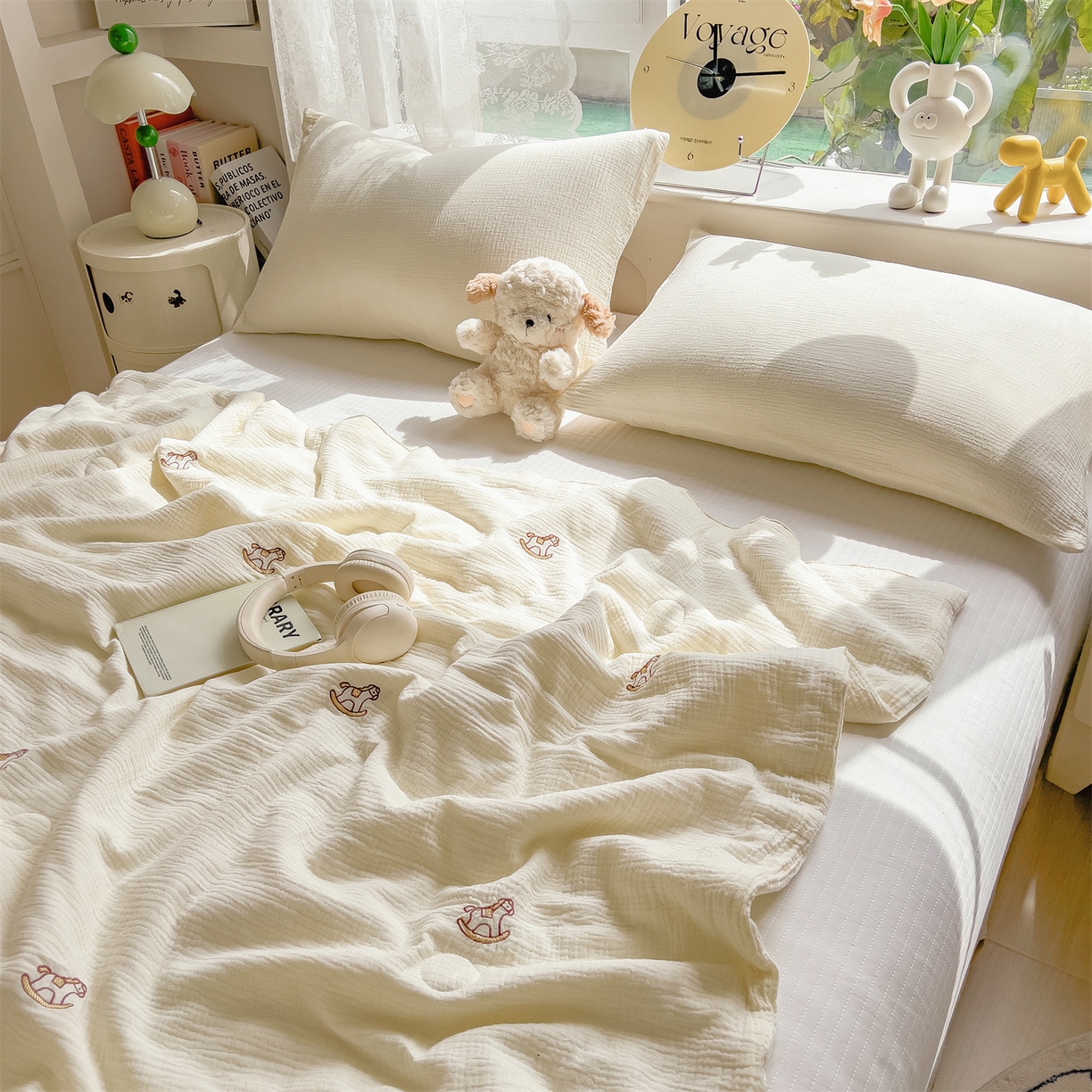 91家纺网 家纺一手货源 找家纺 布凡家居 2026春夏新款全棉刺绣皱皱纱夏被夏凉被空调被 云间木马梦