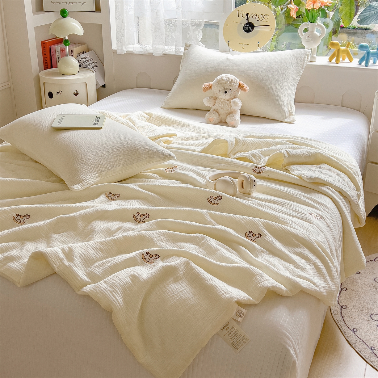 91家纺网 家纺一手货源 找家纺 布凡家居 2026春夏新款全棉刺绣皱皱纱夏被夏凉被空调被 云间木马梦