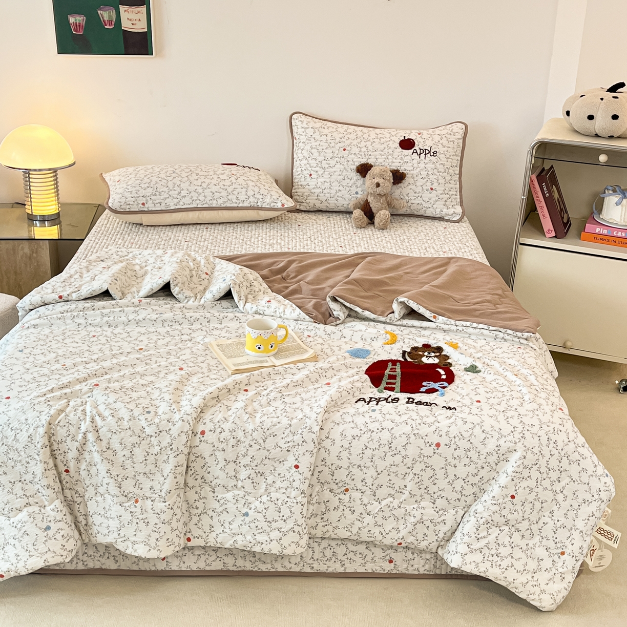 91家纺网 家纺一手货源 找家纺 老帅的工厂店 2026新款云感双层纱毛巾绣夏被夏凉被空调被 元气苹果熊