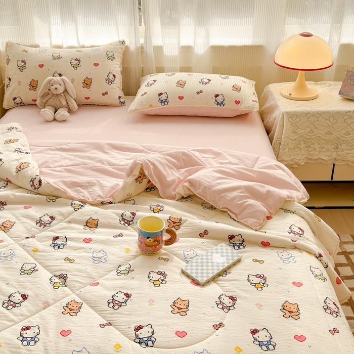 91家纺网 家纺一手货源 找家纺 初念 2026新款云感双层纱抗菌花边夏被夏凉被空调被-系列二（好温柔的夏被~） 晴风-像素小猫