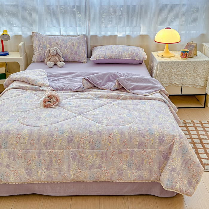 91家纺网 家纺一手货源 找家纺 初念 2026新款云感双层纱抗菌花边夏被夏凉被空调被-系列二（好温柔的夏被~） 晴风-薰衣草