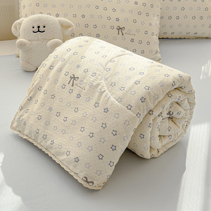 91家纺网 家纺一手货源 找家纺 初念 2026新款云感双层纱抗菌花边夏被夏凉被空调被-系列二（好温柔的夏被~） 晴风-摘星