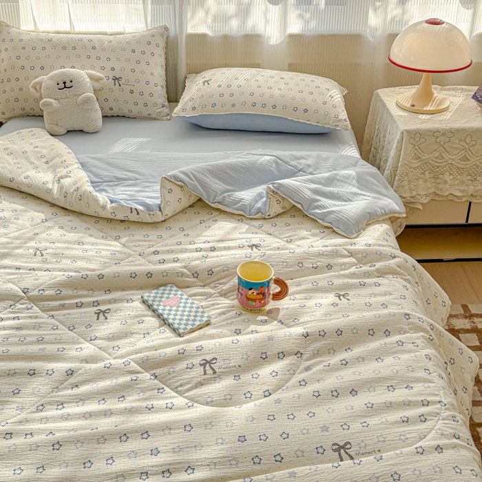 91家纺网 家纺一手货源 找家纺 初念 2026新款云感双层纱抗菌花边夏被夏凉被空调被-系列二（好温柔的夏被~） 晴风-摘星