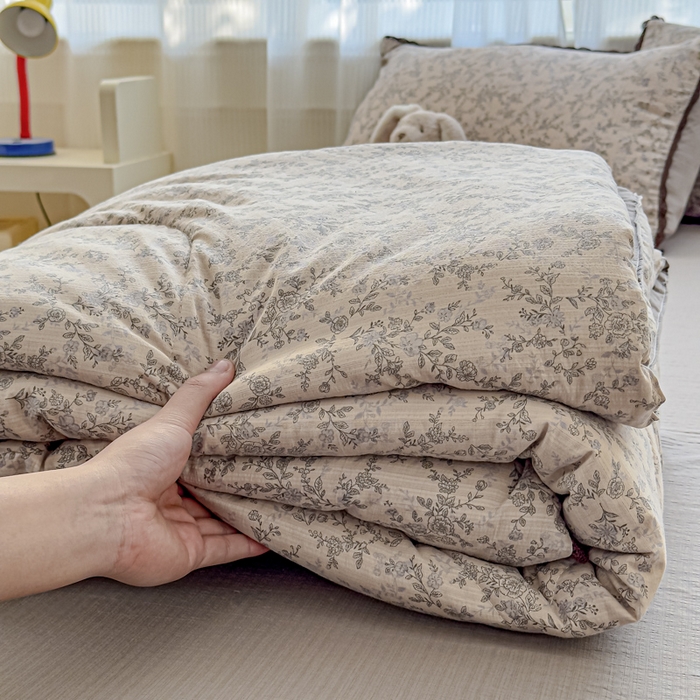 91家纺网 家纺一手货源 找家纺 初念 2026新款云感双层纱抗菌花边夏被夏凉被空调被-系列二（好温柔的夏被~） 晴风-竹韵花语