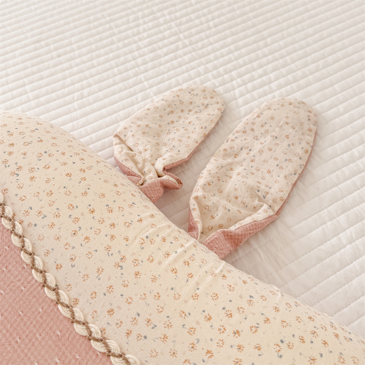 91家纺网 家纺一手货源 找家纺 麦肯锡 2026新款自然生活记忆枕枕头枕芯-折耳兔 折耳兔-粉色