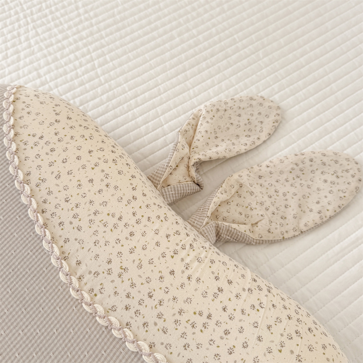 91家纺网 家纺一手货源 找家纺 麦肯锡 2026新款自然生活记忆枕枕头枕芯-折耳兔 折耳兔-灰色