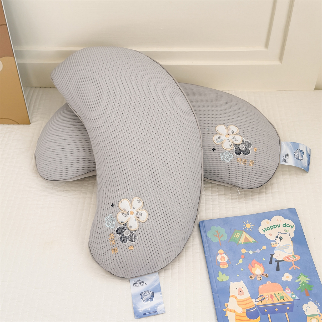 91家纺网 家纺一手货源 找家纺 麦肯锡 2026新款柔纹花眠月牙荞麦枕枕头枕芯 柔纹花眠月牙荞麦枕-灰色