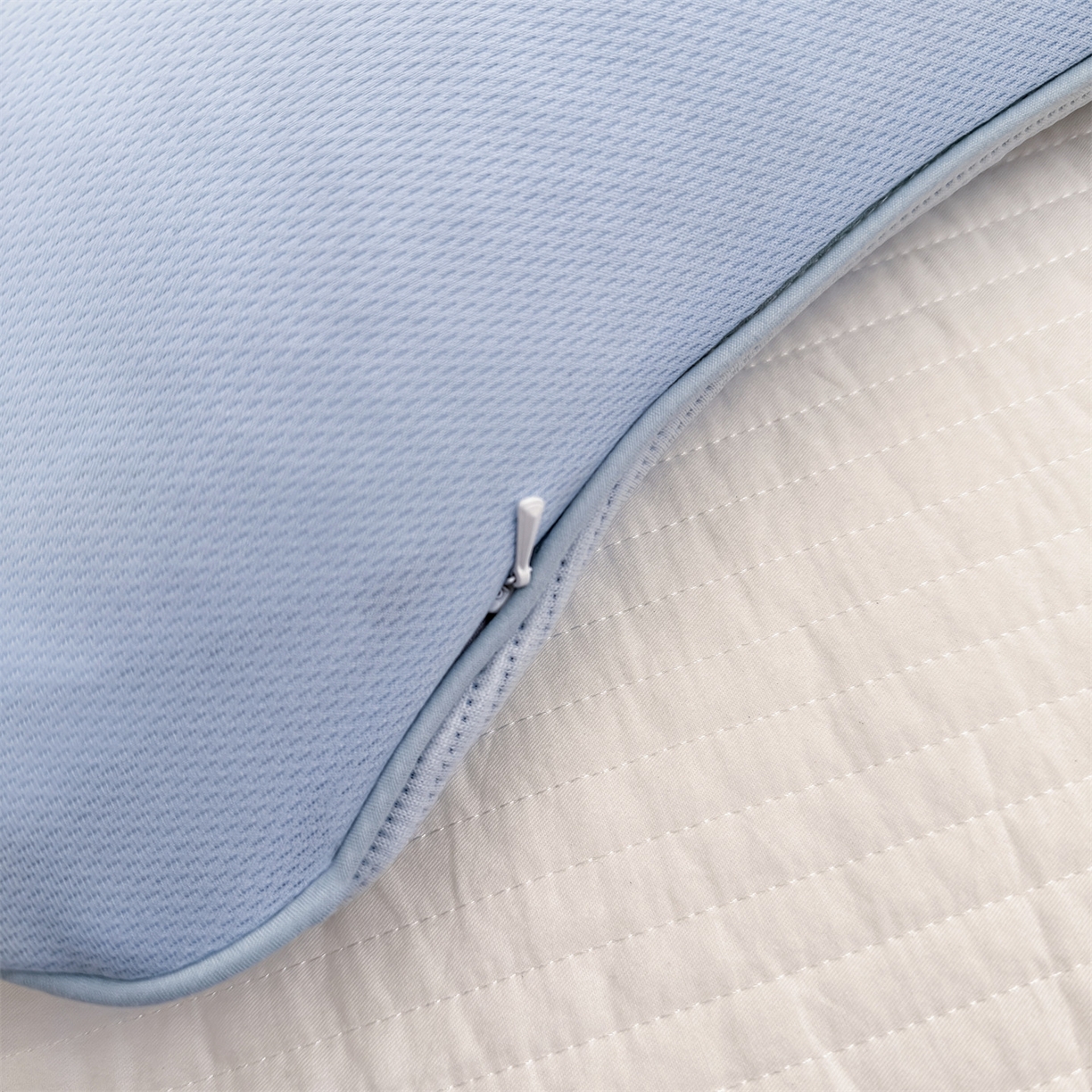 91家纺网 家纺一手货源 找家纺 麦肯锡 2026新款柔纹花眠月牙荞麦枕枕头枕芯 柔纹花眠月牙荞麦枕-蓝色