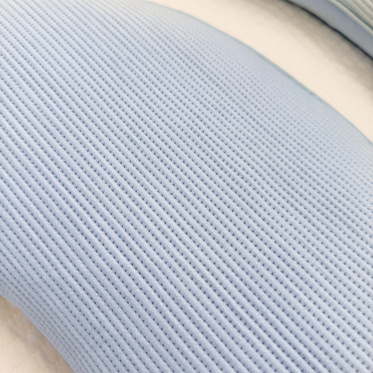 91家纺网 家纺一手货源 找家纺 麦肯锡 2026新款柔纹花眠月牙荞麦枕枕头枕芯 柔纹花眠月牙荞麦枕-蓝色