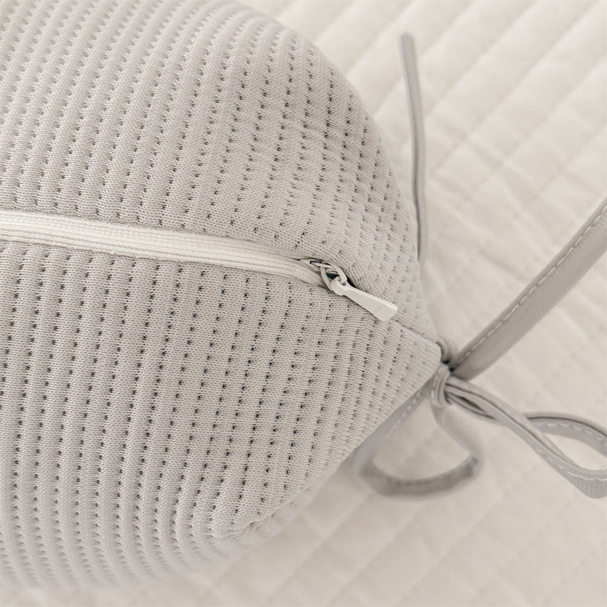 91家纺网 家纺一手货源 找家纺 麦肯锡 2026新款柔纹花眠糖果荞麦枕枕头枕芯 柔纹花眠糖果荞麦枕-灰色