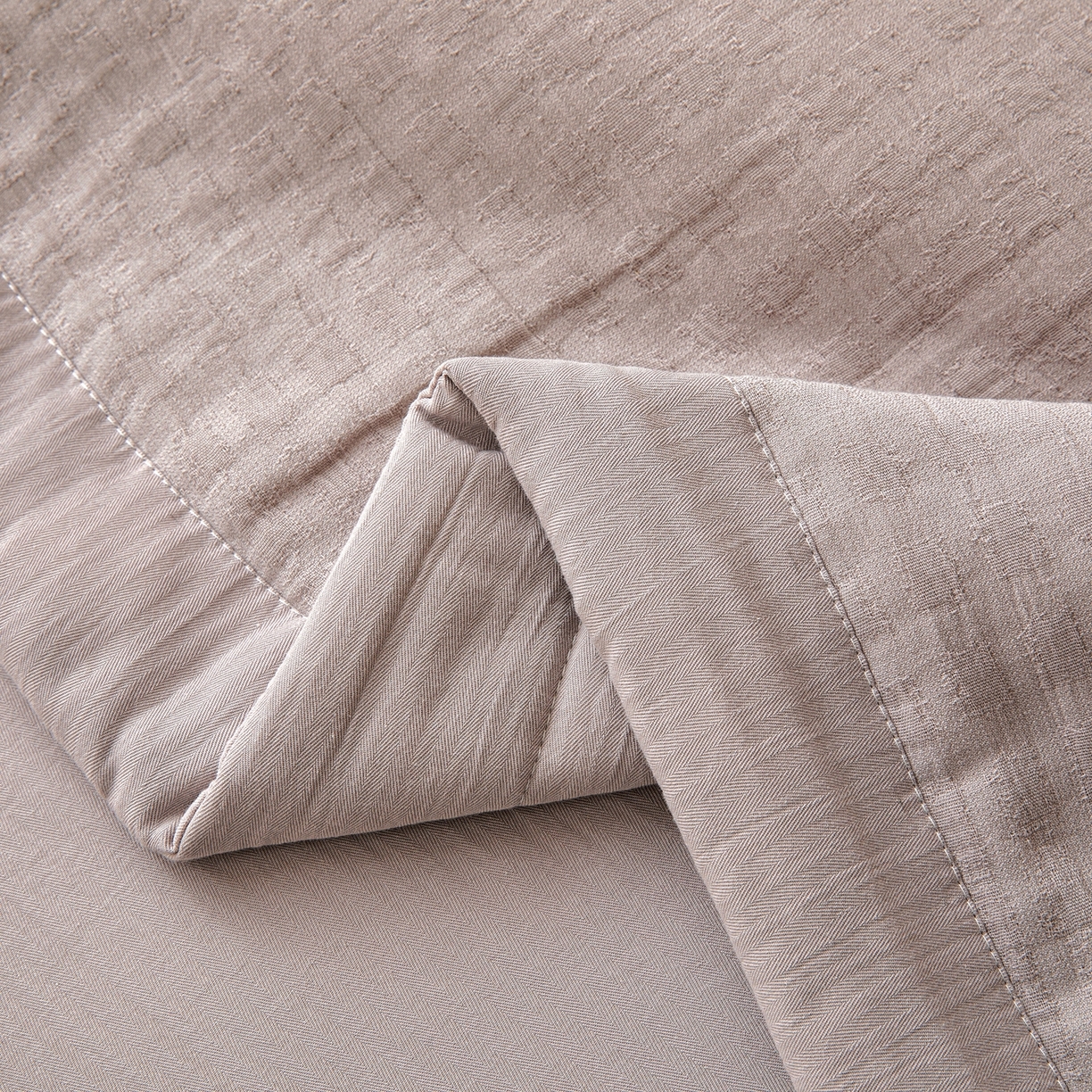 91家纺网 家纺一手货源 找家纺 乐家毛巾被（工厂自产自销） 2026新款A类三层全棉大提花大豆纤维夏被夏凉被空调被 格韵