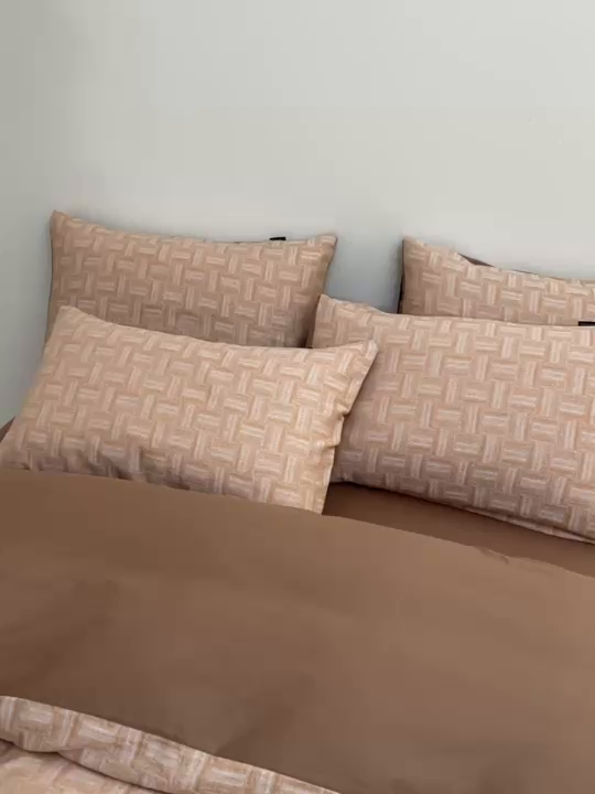 91家纺网 家纺一手货源 找家纺 乐家毛巾被（工厂自产自销） 2026新款40s全棉纯棉色织提花四件套 几何游戏