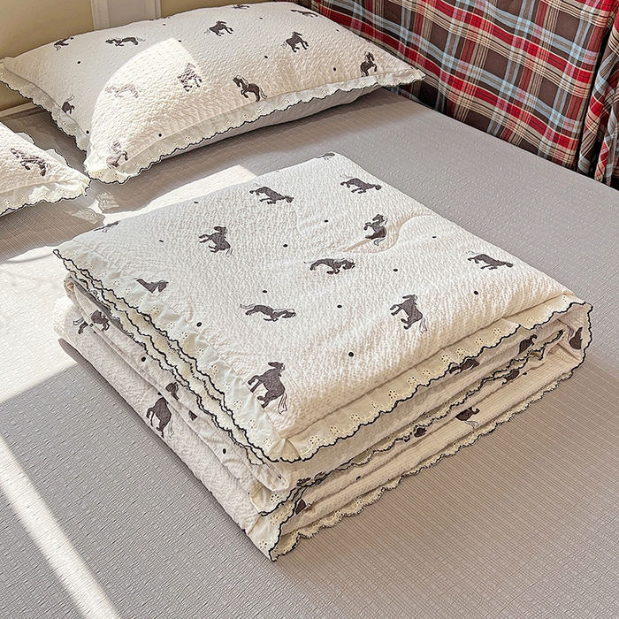 91家纺网 家纺一手货源 找家纺 梦莱斯 2026新款印花夏被四件套 奔腾小马