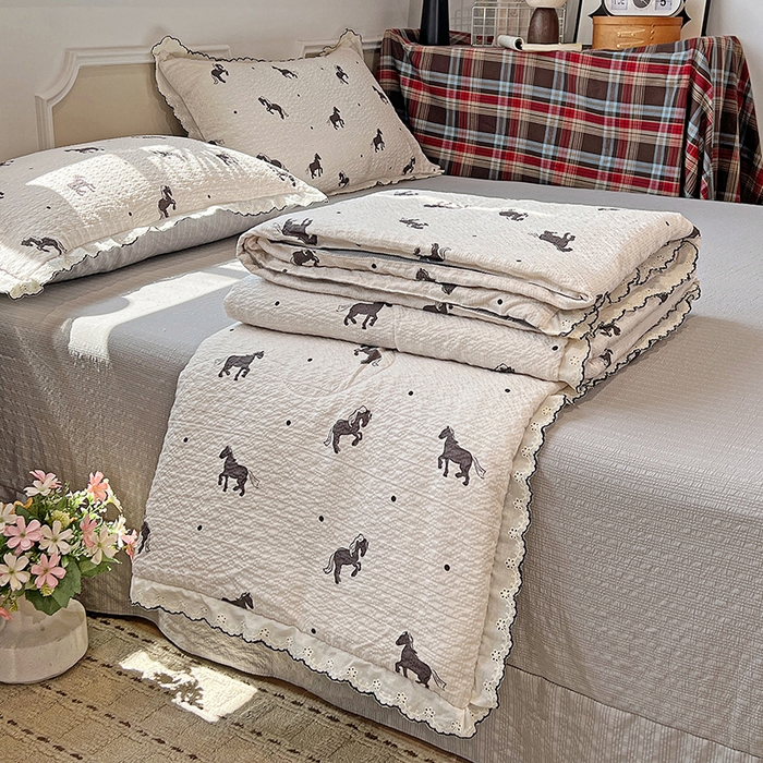 91家纺网 家纺一手货源 找家纺 梦莱斯 2026新款印花夏被四件套 奔腾小马