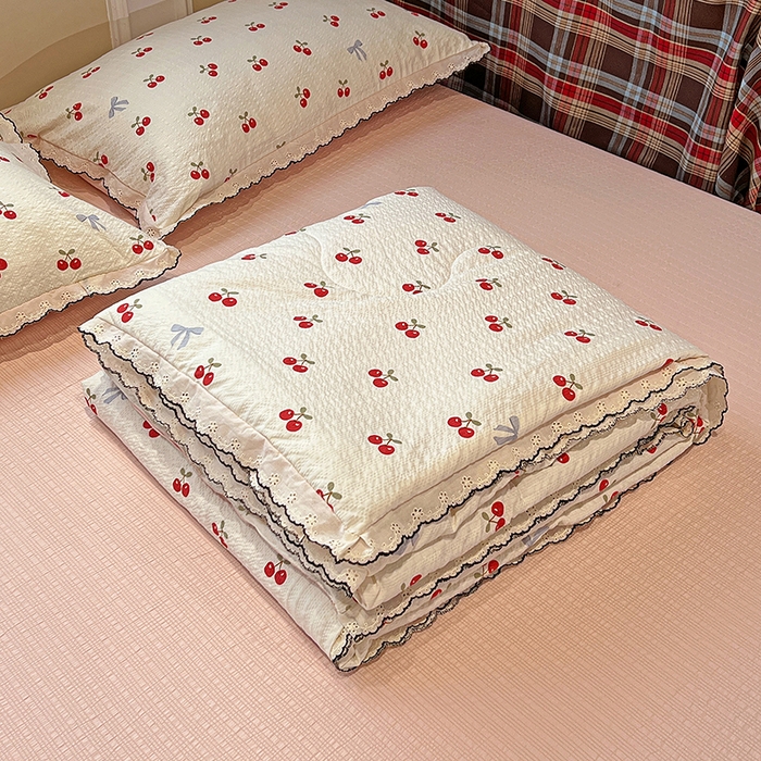 91家纺网 家纺一手货源 找家纺 梦莱斯 2026新款印花夏被四件套 红色樱桃