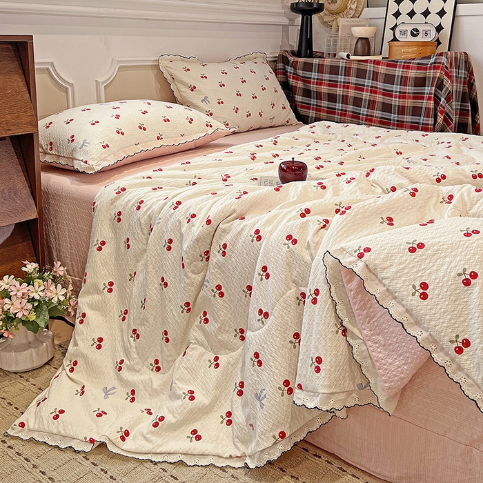 91家纺网 家纺一手货源 找家纺 梦莱斯 2026新款印花夏被四件套 红色樱桃