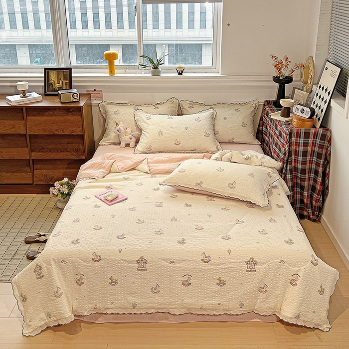 91家纺网 家纺一手货源 找家纺 梦莱斯 2026新款印花夏被四件套 旋转木马