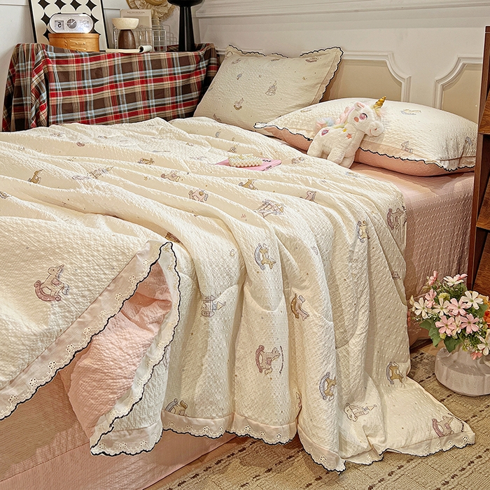 91家纺网 家纺一手货源 找家纺 梦莱斯 2026新款印花夏被四件套 旋转木马