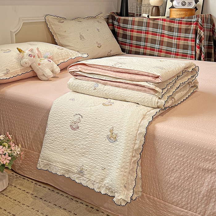 91家纺网 家纺一手货源 找家纺 梦莱斯 2026新款印花夏被四件套 旋转木马