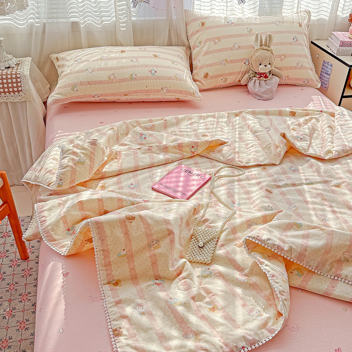 91家纺网 家纺一手货源 找家纺 优被业 2026新款全棉韩式小球球款大豆夏被，夏被四件套，空调被（加微信送买家秀） 彩虹喵喵