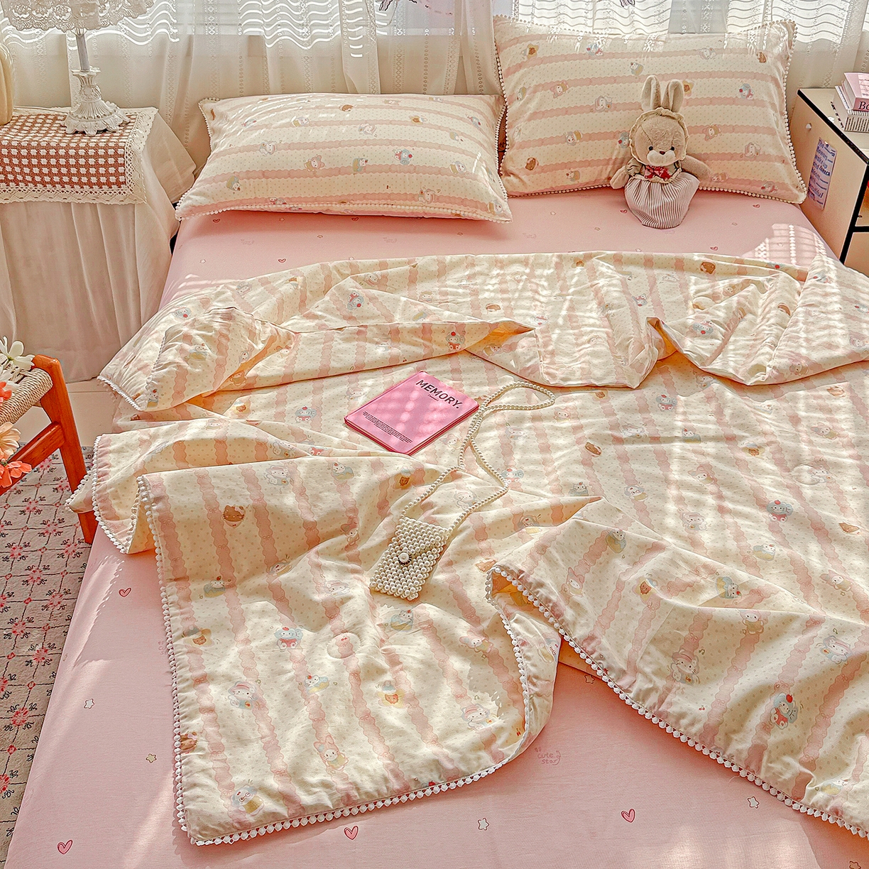 91家纺网 家纺一手货源 找家纺 优被业 2026新款全棉韩式小球球款大豆夏被，夏被四件套，空调被（加微信送买家秀） 彩虹喵喵