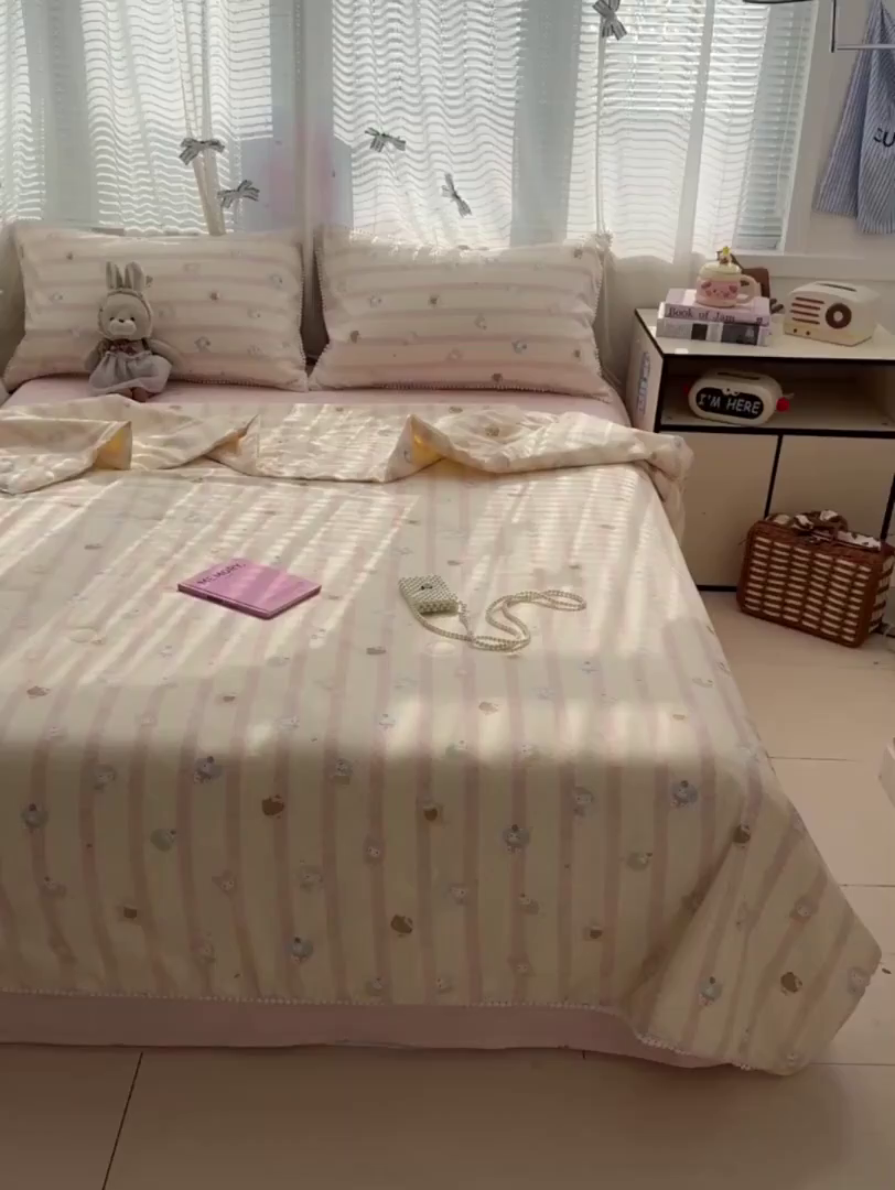 91家纺网 家纺一手货源 找家纺 优被业 2026新款全棉韩式小球球款大豆夏被，夏被四件套，空调被（加微信送买家秀） 彩虹喵喵