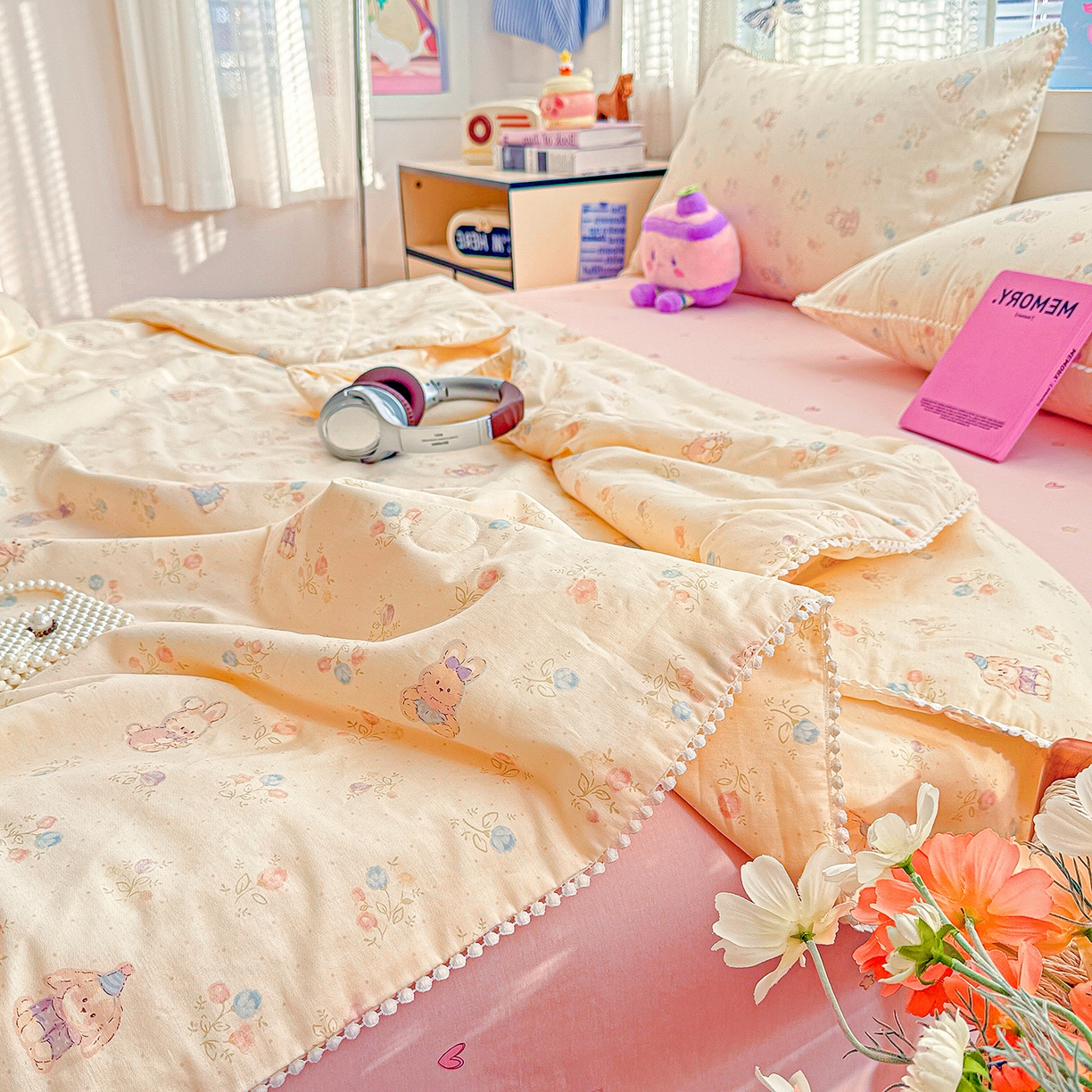 91家纺网 家纺一手货源 找家纺 优被业 2026新款全棉韩式小球球款大豆夏被，夏被四件套，空调被（加微信送买家秀） 春日兔语