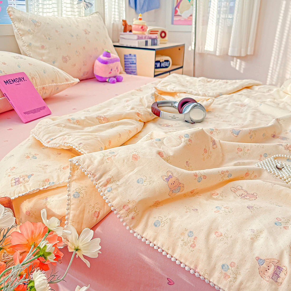 91家纺网 家纺一手货源 找家纺 优被业 2026新款全棉韩式小球球款大豆夏被，夏被四件套，空调被（加微信送买家秀） 春日兔语