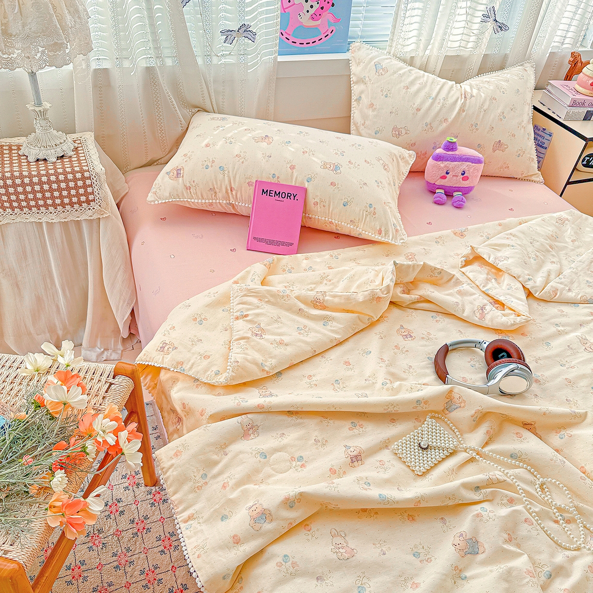 91家纺网 家纺一手货源 找家纺 优被业 2026新款全棉韩式小球球款大豆夏被，夏被四件套，空调被（加微信送买家秀） 春日兔语