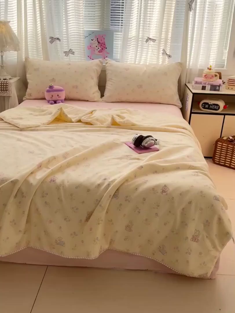 91家纺网 家纺一手货源 找家纺 优被业 2026新款全棉韩式小球球款大豆夏被，夏被四件套，空调被（加微信送买家秀） 春日兔语
