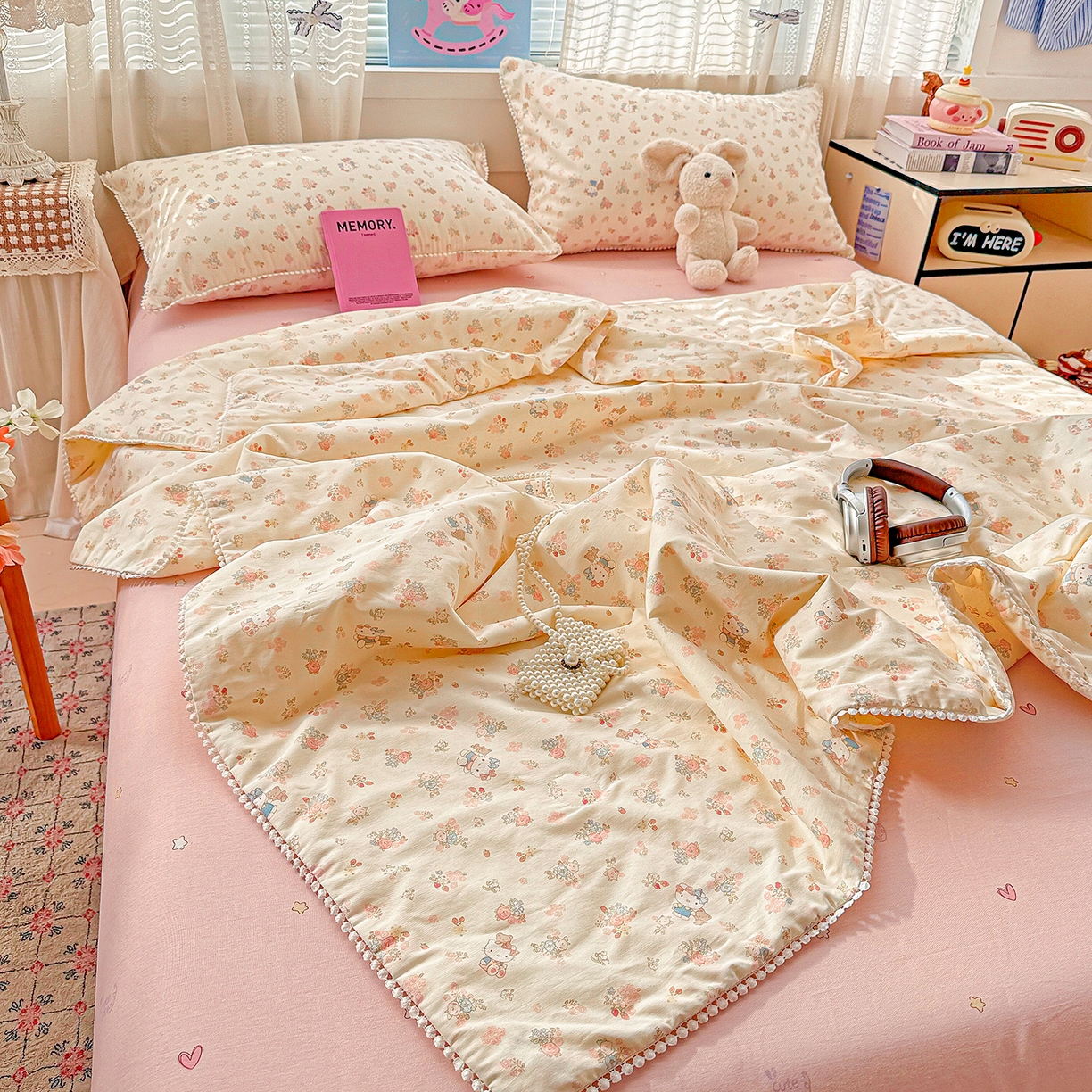 91家纺网 家纺一手货源 找家纺 优被业 2026新款全棉韩式小球球款大豆夏被，夏被四件套，空调被（加微信送买家秀） 粉花KT