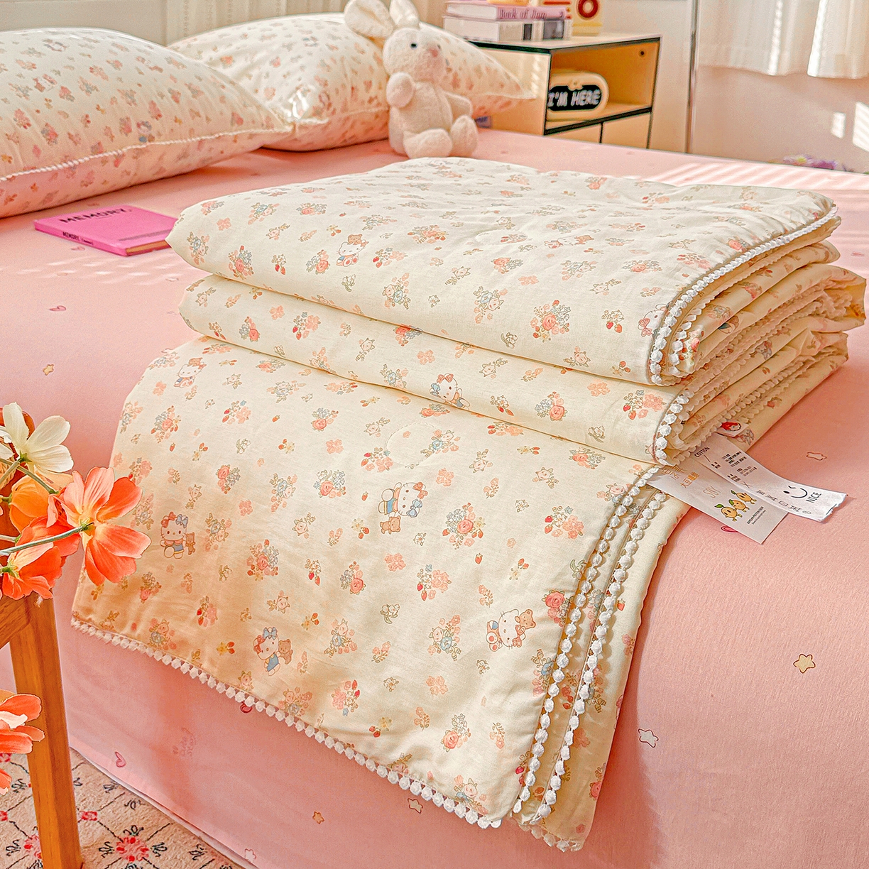 91家纺网 家纺一手货源 找家纺 优被业 2026新款全棉韩式小球球款大豆夏被，夏被四件套，空调被（加微信送买家秀） 粉花KT