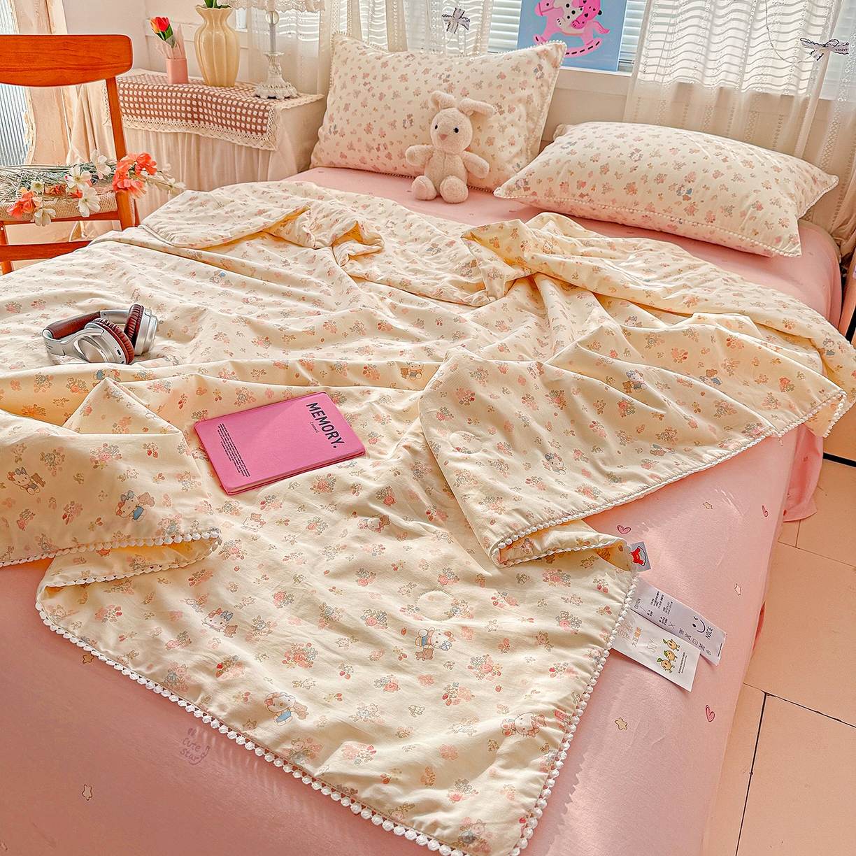 91家纺网 家纺一手货源 找家纺 优被业 2026新款全棉韩式小球球款大豆夏被，夏被四件套，空调被（加微信送买家秀） 粉花KT