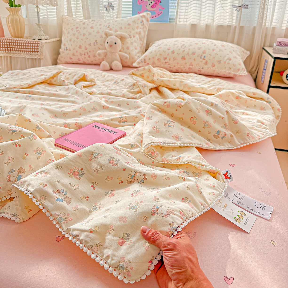 91家纺网 家纺一手货源 找家纺 优被业 2026新款全棉韩式小球球款大豆夏被，夏被四件套，空调被（加微信送买家秀） 粉花KT