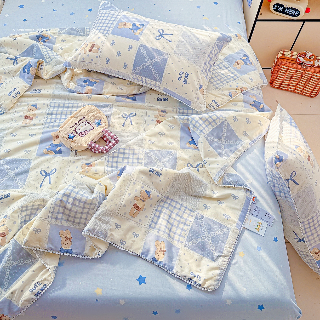 91家纺网 家纺一手货源 找家纺 优被业 2026新款全棉韩式小球球款大豆夏被，夏被四件套，空调被（加微信送买家秀） 海浪摇篮