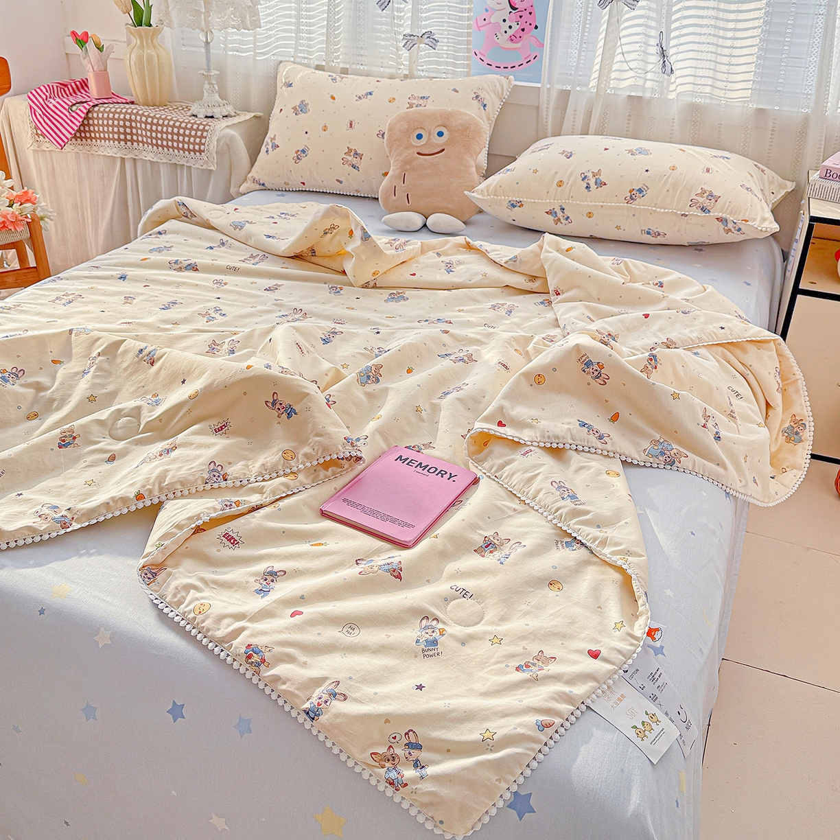 91家纺网 家纺一手货源 找家纺 优被业 2026新款全棉韩式小球球款大豆夏被，夏被四件套，空调被（加微信送买家秀） 狐兔奇遇记