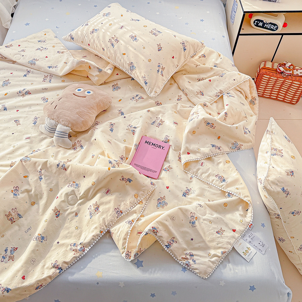 91家纺网 家纺一手货源 找家纺 优被业 2026新款全棉韩式小球球款大豆夏被，夏被四件套，空调被（加微信送买家秀） 狐兔奇遇记