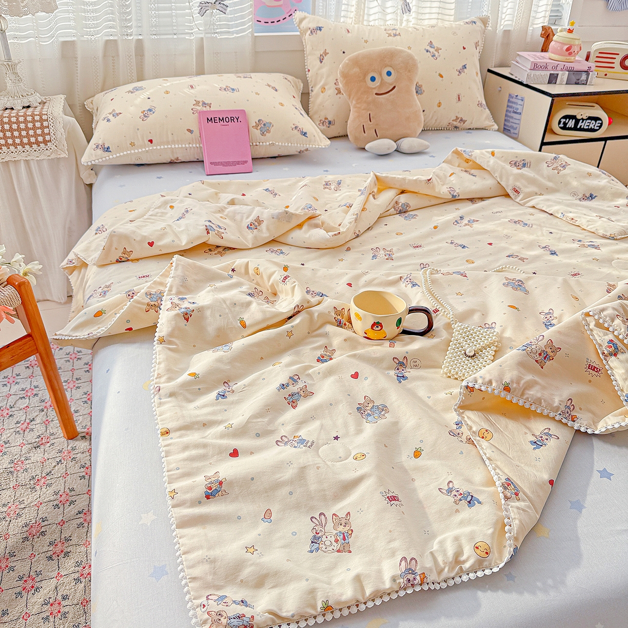 91家纺网 家纺一手货源 找家纺 优被业 2026新款全棉韩式小球球款大豆夏被，夏被四件套，空调被（加微信送买家秀） 狐兔奇遇记