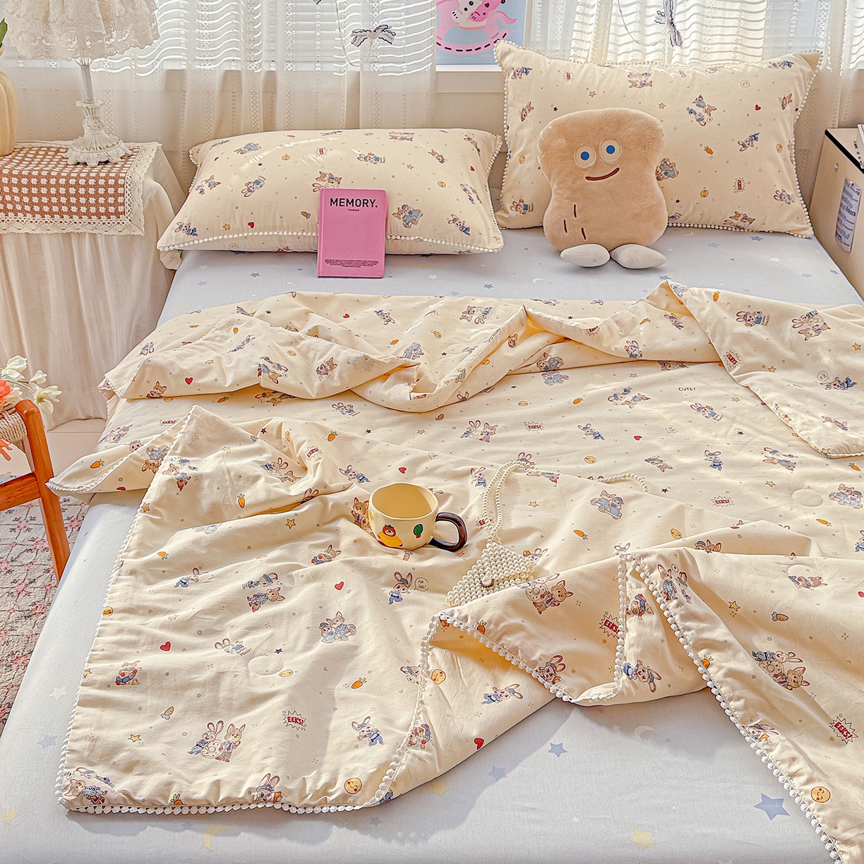 91家纺网 家纺一手货源 找家纺 优被业 2026新款全棉韩式小球球款大豆夏被，夏被四件套，空调被（加微信送买家秀） 狐兔奇遇记