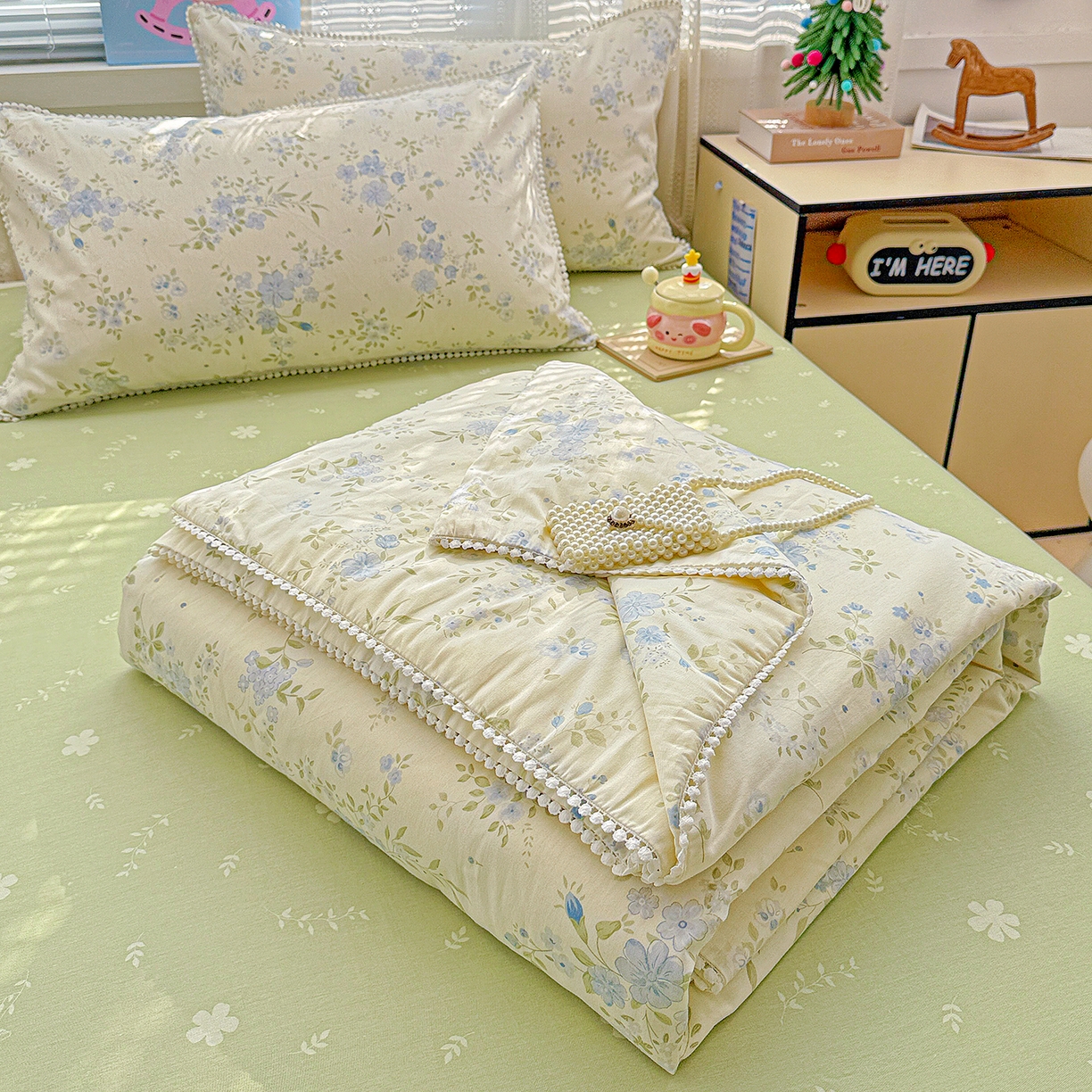 91家纺网 家纺一手货源 找家纺 优被业 2026新款全棉韩式小球球款大豆夏被，夏被四件套，空调被（加微信送买家秀） 蓝絮花