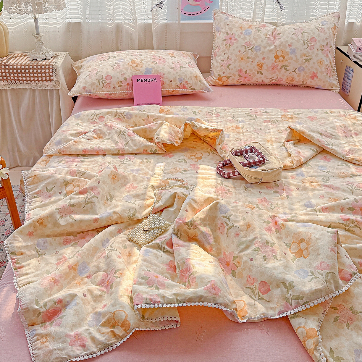 91家纺网 家纺一手货源 找家纺 优被业 2026新款全棉韩式小球球款大豆夏被，夏被四件套，空调被（加微信送买家秀） 浅樱故事