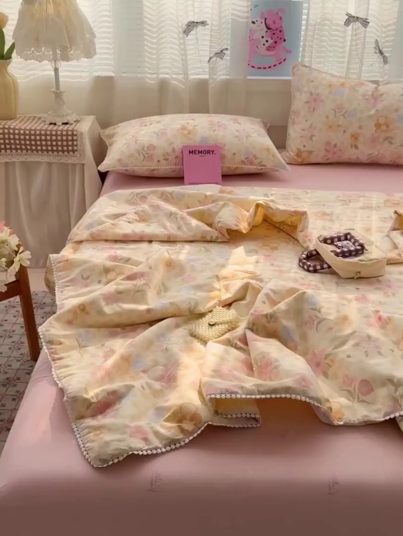 91家纺网 家纺一手货源 找家纺 优被业 2026新款全棉韩式小球球款大豆夏被，夏被四件套，空调被（加微信送买家秀） 浅樱故事