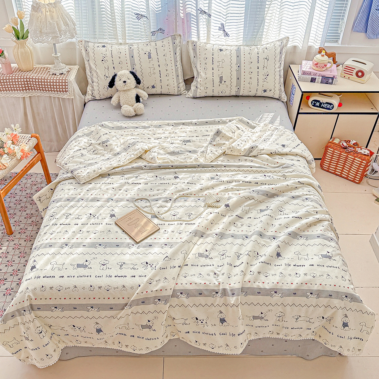 91家纺网 家纺一手货源 找家纺 优被业 2026新款全棉韩式小球球款大豆夏被，夏被四件套，空调被（加微信送买家秀） 手绘小汪