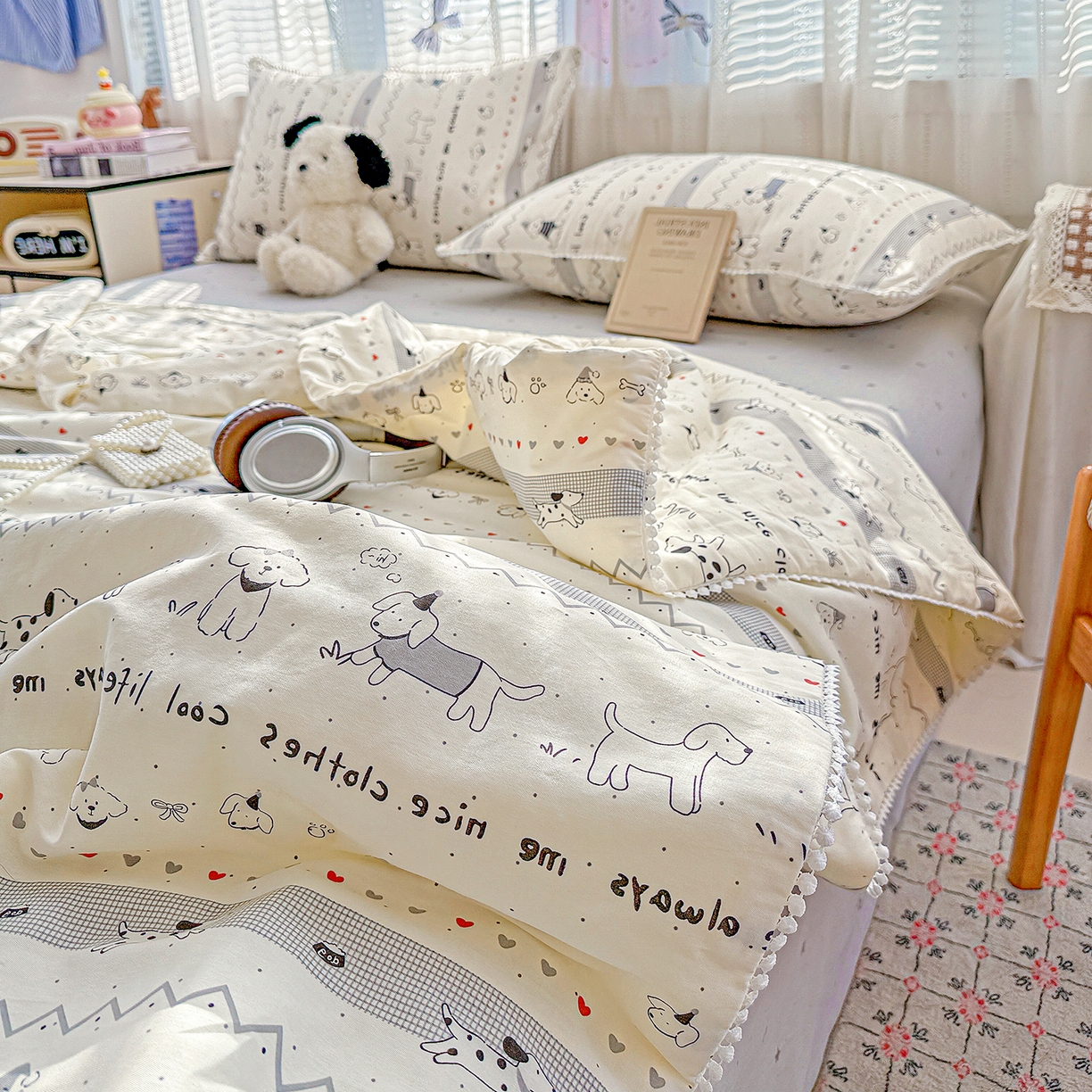 91家纺网 家纺一手货源 找家纺 优被业 2026新款全棉韩式小球球款大豆夏被，夏被四件套，空调被（加微信送买家秀） 手绘小汪